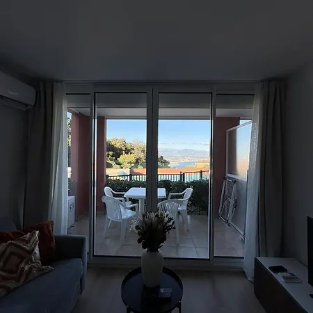 Vue Sur La Baie De Cannes Piscine Randonnee Au Pied De L Esterel Cezanne