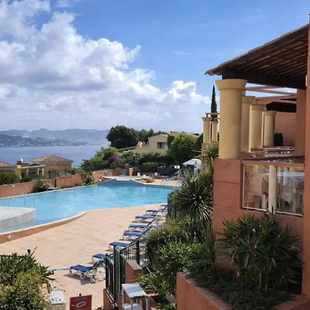 Vue Sur La Baie De Cannes Piscine Randonnee Au Pied De L Esterel Cezanne Theoule-sur-Mer