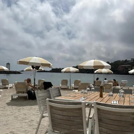 Vue Sur La Baie De Cannes Piscine Randonnee Au Pied De L Esterel Cezanne Theoule-sur-Mer