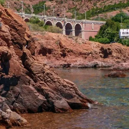 Vue Sur La Baie De Cannes Piscine Randonnee Au Pied De L Esterel Cezanne * Theoule-sur-Mer